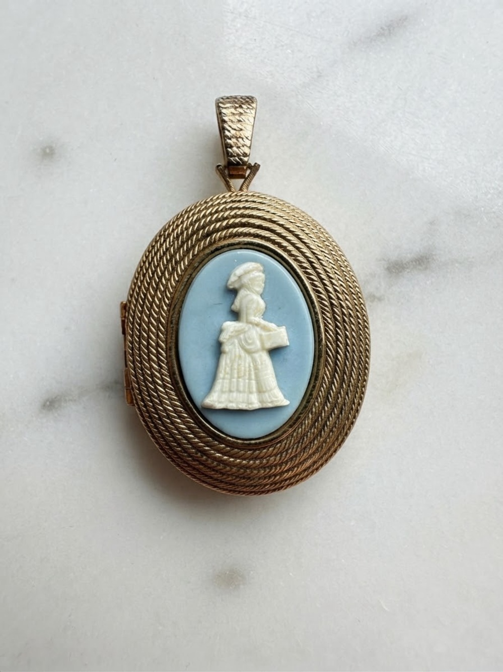 Vintage Victorian Style Blue & Ivory Cameo Photo Locket Pendant Gold Tone